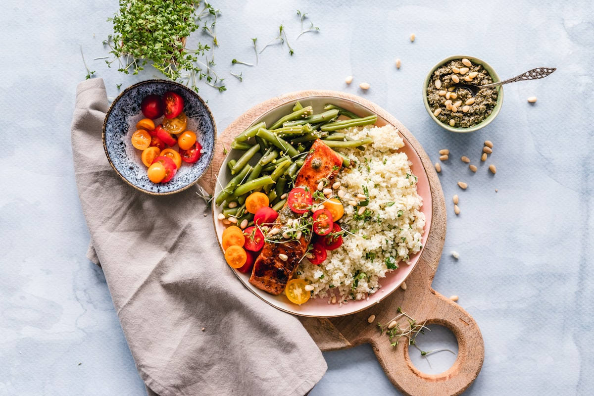 Energy fluctuations and meal timing